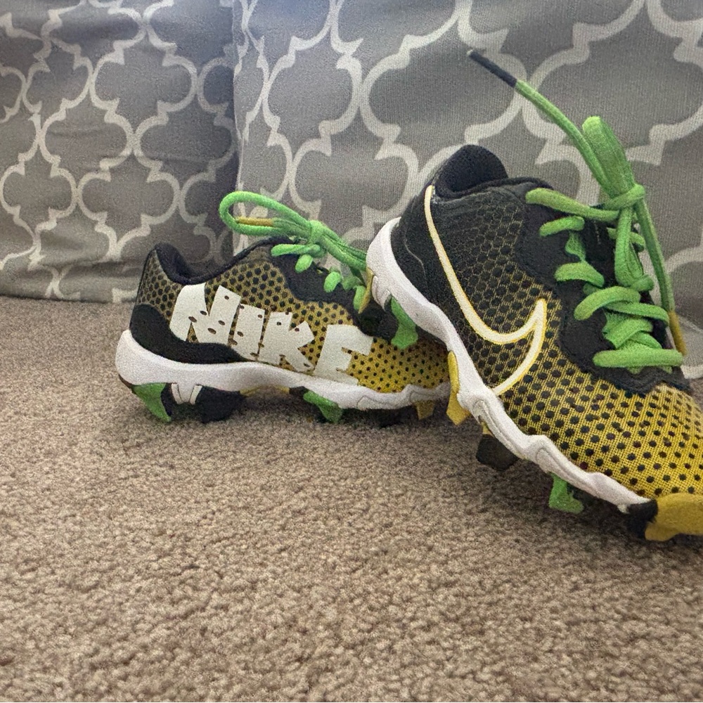 Nike Kids' Black and Yellow baseball cleats